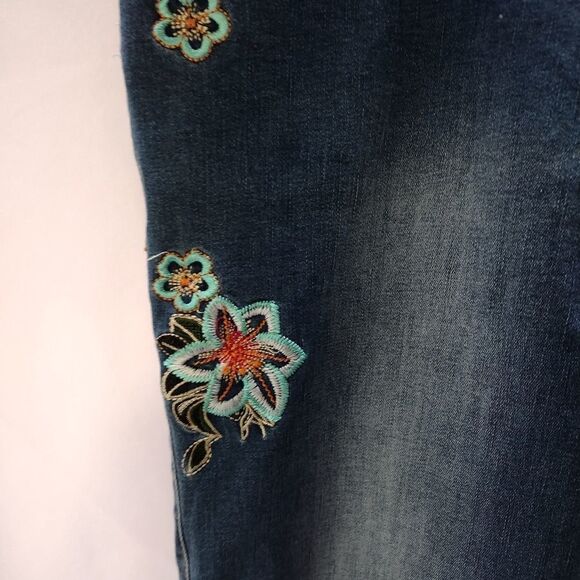 Stretch denim capris  - Picture 3 of 10